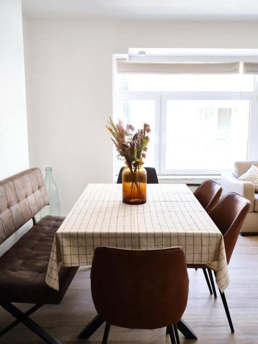 Hugo By The Harbor, Light-Filled And Centrally Located Apartment - Free Parking Ostend Exterior photo