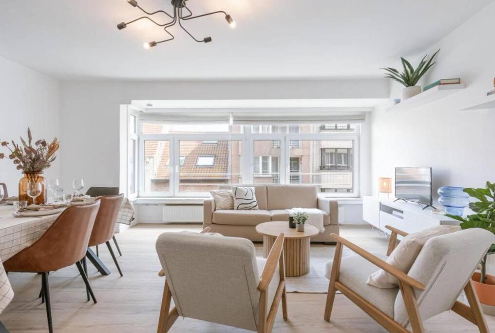 Hugo By The Harbor, Light-Filled And Centrally Located Apartment - Free Parking Ostend Exterior photo